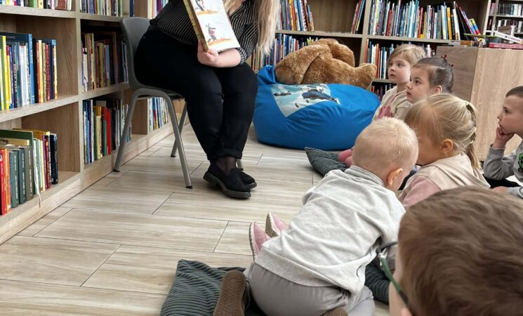 📚🌍 Biblioteka Małego Człowieka – Dzień Książki i Dzień Ziemi w naszej bibliotece!