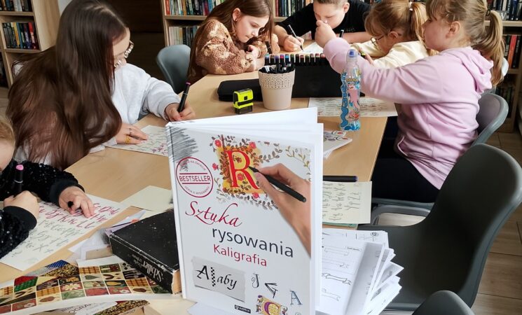 KREATYWNA BIBLIOTEKA📖✨ Tworzę. Piszę. Ozdabiam. ✨📖